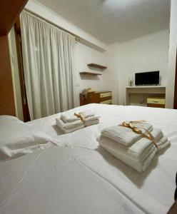 The Mazzitellis Home في نيتّونو: منشفتان جالستان فوق سرير أبيض +29 صورة