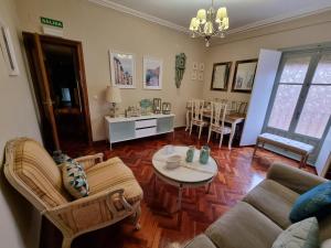 a living room with a couch and a table at Casa de Lorca in Alcalá de Henares