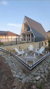 Budova, kde se chata nachází