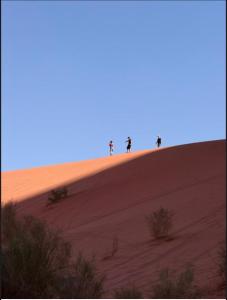 Επισκέπτες που μένουν στο wadi rum camp anas