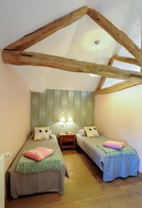 a bedroom with two beds and a table in it at La villa des Chouettes in Maisons-lès-Chaource +37 photos