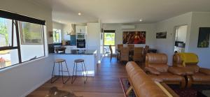 Χώρος καθιστικού στο Bumble Bee Cottage