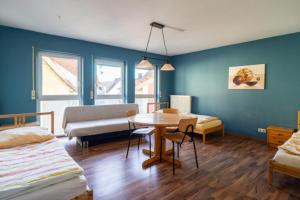 Ένα ή περισσότερα κρεβάτια σε δωμάτιο στο 2-Zimmer Wohnung im Zentrum von Buchen