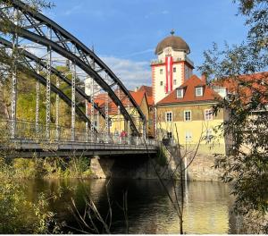 a bridge over a river in front of a building at Wohnung in Leoben Zentrum Zwischen Hauptplatz und Stadtpark in Leoben