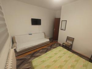 Giường trong phòng chung tại Prenoćište Dika