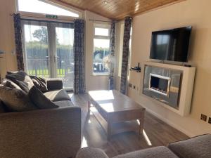 TV/trung tâm giải trí tại Field View 2 bed 'S'- Spruce