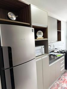 Køkken eller tekøkken på Apartamento confortável 2 quartos, Piscina, Playground, Sauna em Belém