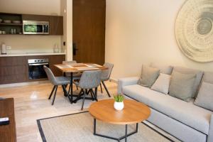 Η κουζίνα ή μικρή κουζίνα στο Peregrina Tulum 202A 2BR Luxury Condo