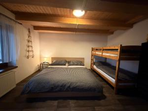 Ένα ή περισσότερα κρεβάτια σε δωμάτιο στο Apartmány Roudnice +108 φωτογραφίες