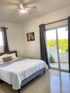 Postel nebo postele na pokoji v ubytování Modern 2BR Condo Near the Beach Juan Dolio