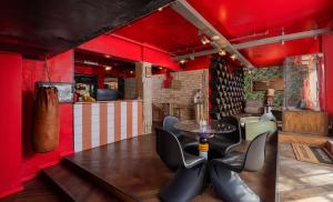 Напитки в Scarlet Hotel