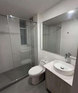 Phòng tắm tại Cómodo y Elegante- estrato 6