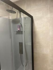 Ένα μπάνιο στο Appartement entier en cœur de ville +11 φωτογραφίες