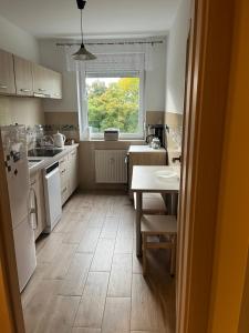 Køkken eller tekøkken på Dom Tobie bliski APARTAMENT W PARKU WARTA PRYWATNA KUCHNIA LAZIENKA PARKING