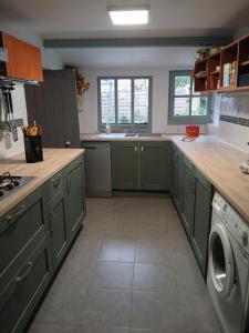 Η κουζίνα ή μικρή κουζίνα στο Les jardins de VIX