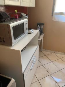 Una cocina o kitchenette en L appart 7 fotos más