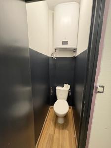 صورة لـ Calme I Wifi HD I Parking I Bureau I Netflix- Idéal pros في Marchiennes-Ville