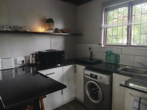 Kuchyň nebo kuchyňský kout v ubytování Quirky Tiny House + 4 fotografie