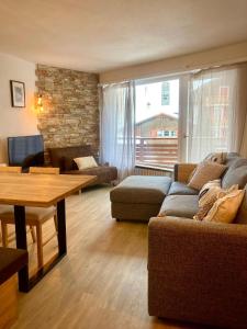 Posezení v ubytování Best views and location in Leukerbad! + 24 fotografií