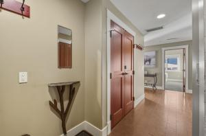 Фотография из галереи Sunset Ridge - Luxurious Corner Condo - Spectacular Mt Views with open Pool! в Канморе +56 фотографий