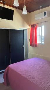 Ένα ή περισσότερα κρεβάτια σε δωμάτιο στο Departamento Las Grutas - Olguita