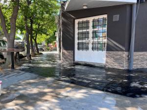 Το κτήριο όπου στεγάζεται  το διαμέρισμα +3 φωτογραφίες