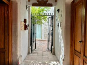 an alley with an open gate in a building at Departamento centrico in Durango