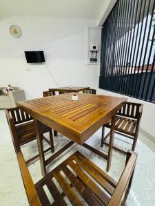 a wooden table and chairs in a room at Brampy Guest in Polonnaruwa
