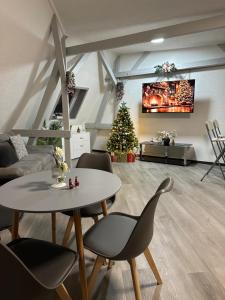 Et tv og/eller underholdning på Oppiner Straße 14 Trotha4