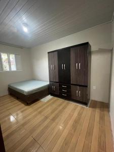 Ένα ή περισσότερα κρεβάτια σε δωμάτιο στο Casa de Praia