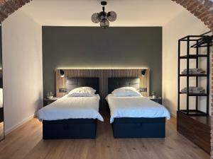 Ένα ή περισσότερα κρεβάτια σε δωμάτιο στο Bricks Superior Design Apartment - EG & Küche Zentral