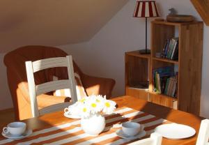 Η βιβλιοθήκη του διαμερίσματος