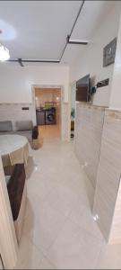 Η κουζίνα ή μικρή κουζίνα στο charming apartment