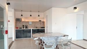 Η κουζίνα ή μικρή κουζίνα στο Pousada Beach Claudia