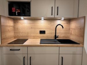 Η κουζίνα ή μικρή κουζίνα στο Bricks Superior Design Apartment - EG & Küche Zentral +20 φωτογραφίες