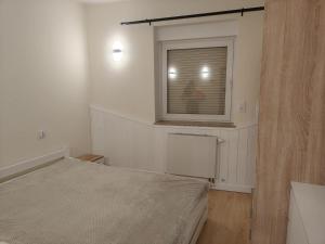 En eller flere senge i et værelse på Apartament Juliusz Slowacki