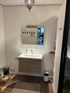 Et badeværelse på Appartement B&B In de Gulde Steur + 3 billeder