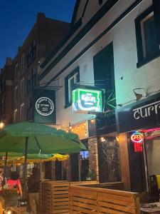 Byggingin sem hótelið er í