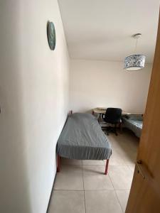Ένα ή περισσότερα κρεβάτια σε δωμάτιο στο Habitación en Residencia Mendoza Ciudad