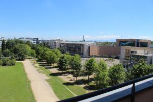 a view of a park with trees and buildings at Grande chambre et salle de bain privée et balcon in Strasbourg