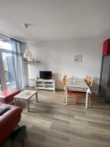 TV a/nebo společenská místnost v ubytování Apartmán Plovárna