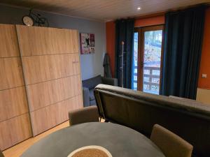 Photo de la galerie de l'établissement Le Rouge Gorge Curieux, à Vresse-sur-Semois