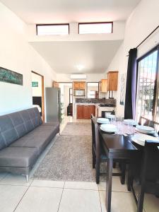 Kuchyň nebo kuchyňský kout v ubytování Casa Chika, Playa Grande Guanacaste, Casa Completa