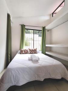 Postel nebo postele na pokoji v ubytování Casa Chika, Playa Grande Guanacaste, Casa Completa + 18 fotografií