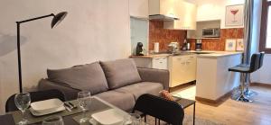 Kuchyň nebo kuchyňský kout v ubytování Le Cocon Millavois