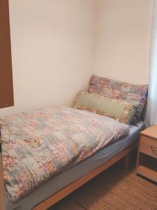 En eller flere senge i et værelse på Pfeiren Leukerbad