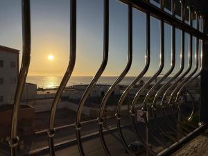 desde el balcón de un edificio con vistas a la puesta de sol en Anza Lighthouse, en Agadir 37 fotos más