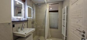 Et badeværelse på Apartments in der Barockscheune + 27 billeder