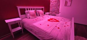 a pink bedroom with a bed with pink sheets and pillows at Instant Evasion in Châtelet