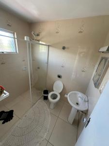 Koupelna v ubytování Sobrado em Shangrila! 50M do mar + 13 fotografií